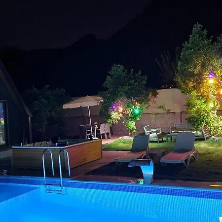 빌라 With Pool Jacuzzi And Backyard In Inlice